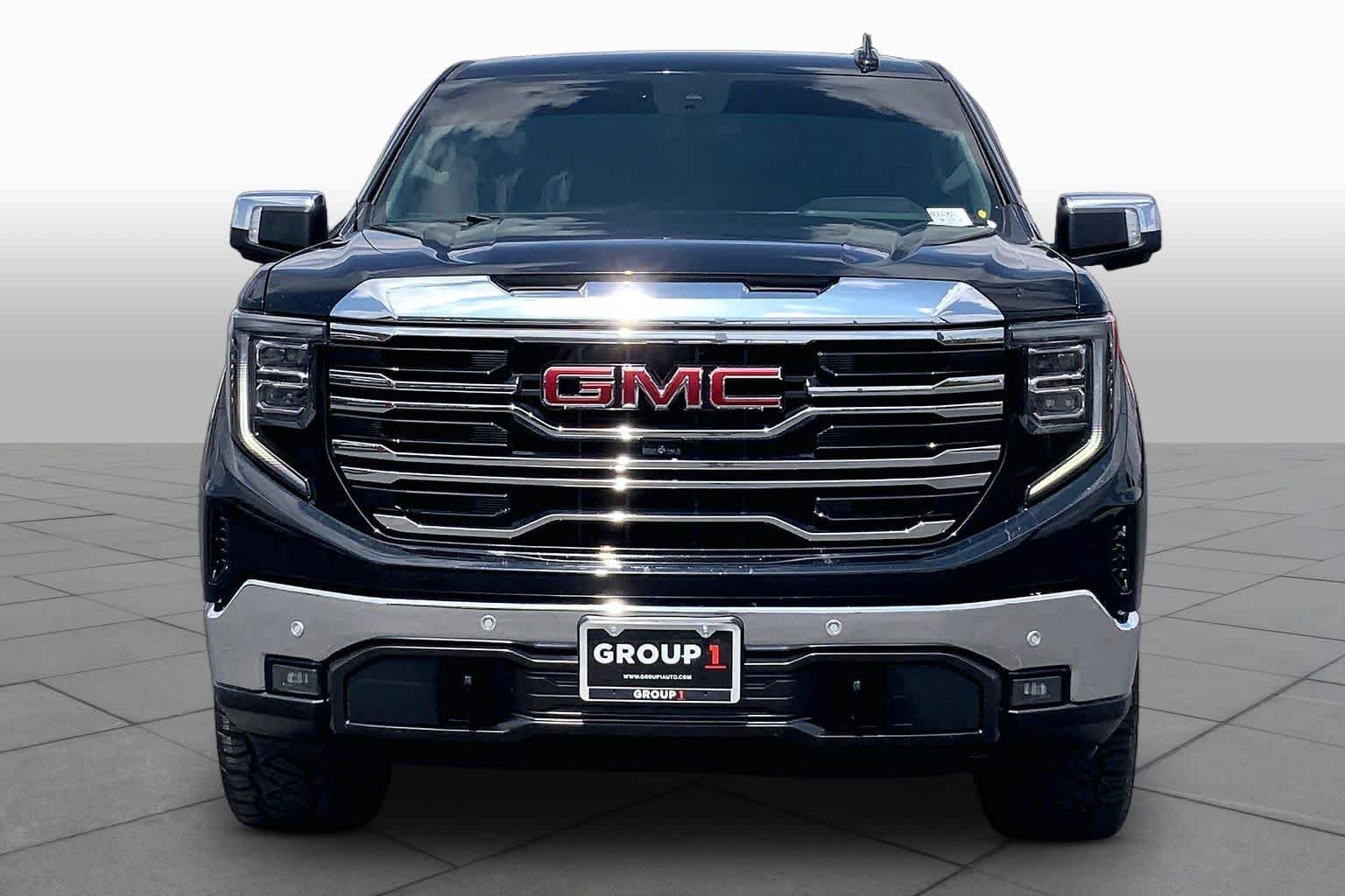 Used 2022 Onyx Black GMC SLT image 4