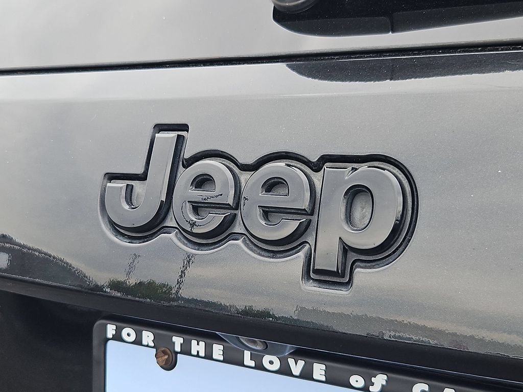 Used 2015 Brilliant Black Crystal Pearlcoat Jeep Altitude image 25