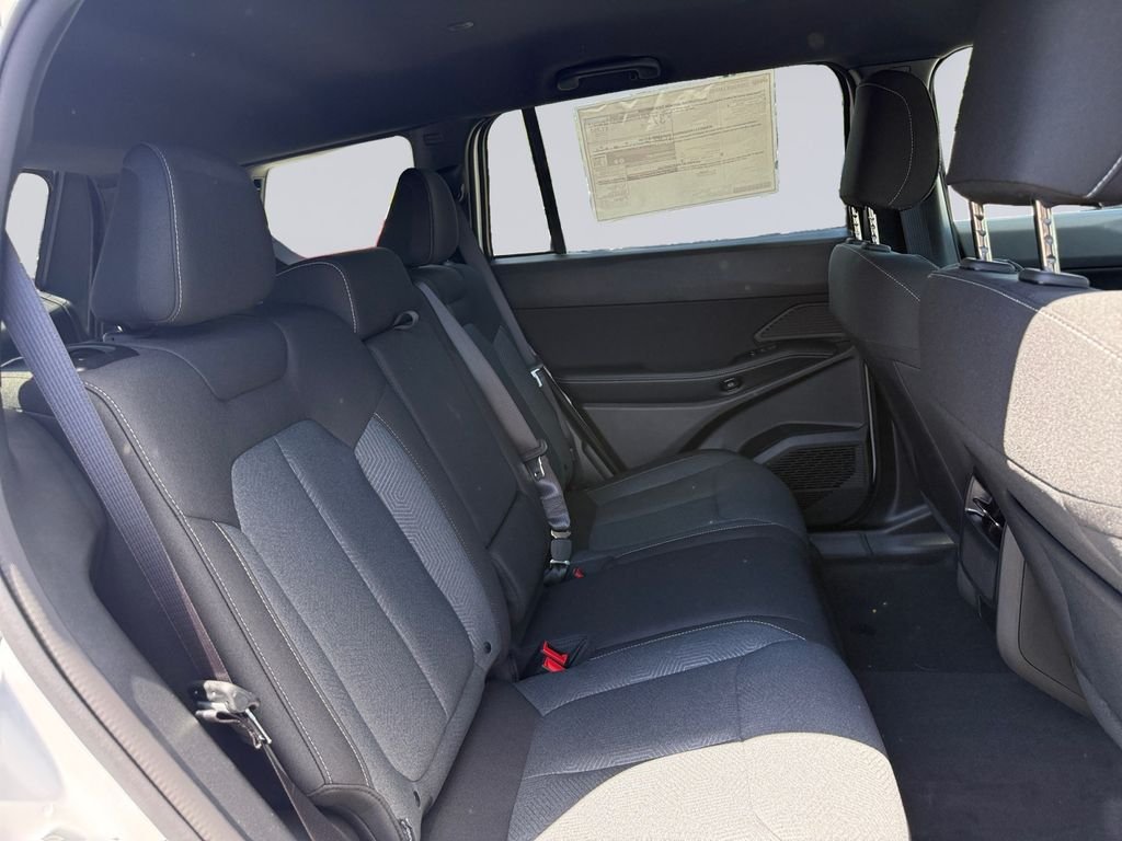 New 2026 Bright White Clear-Coat Exterior Paint Jeep Laredo image 18