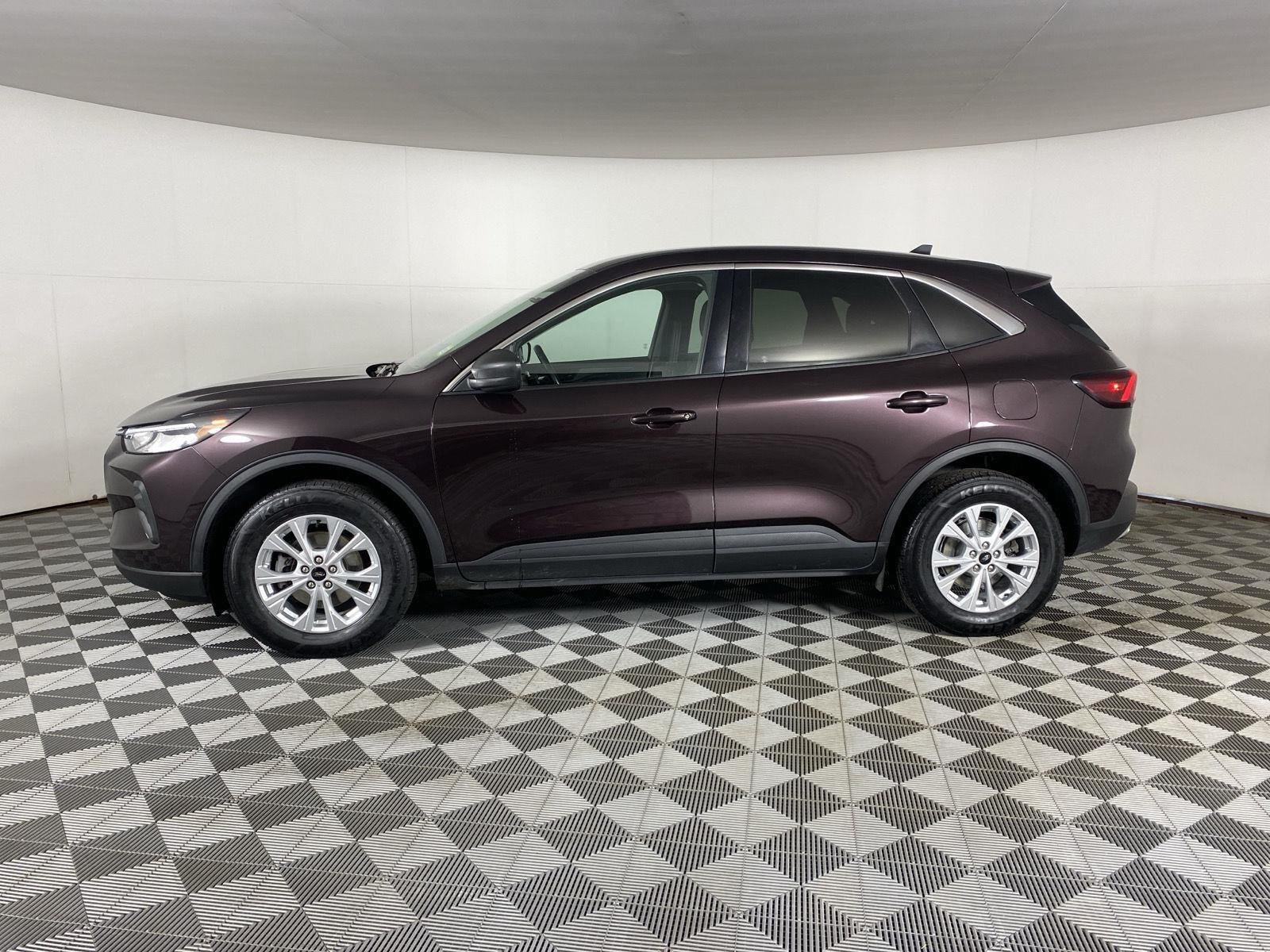 Used 2023 Cinnabar Red Ford Active image 14