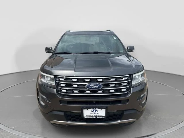 Used 2017 Gray Ford Limited image 2