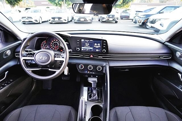 Used 2021 Gray Hyundai SE image 16