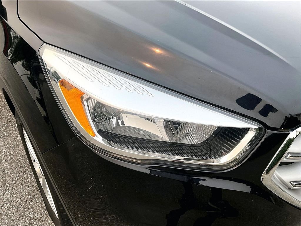 Used 2019 Black Ford SE image 33