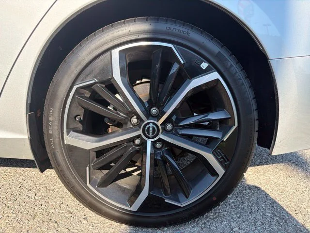 Used 2025 Silver Nissan 2.5 SR image 10
