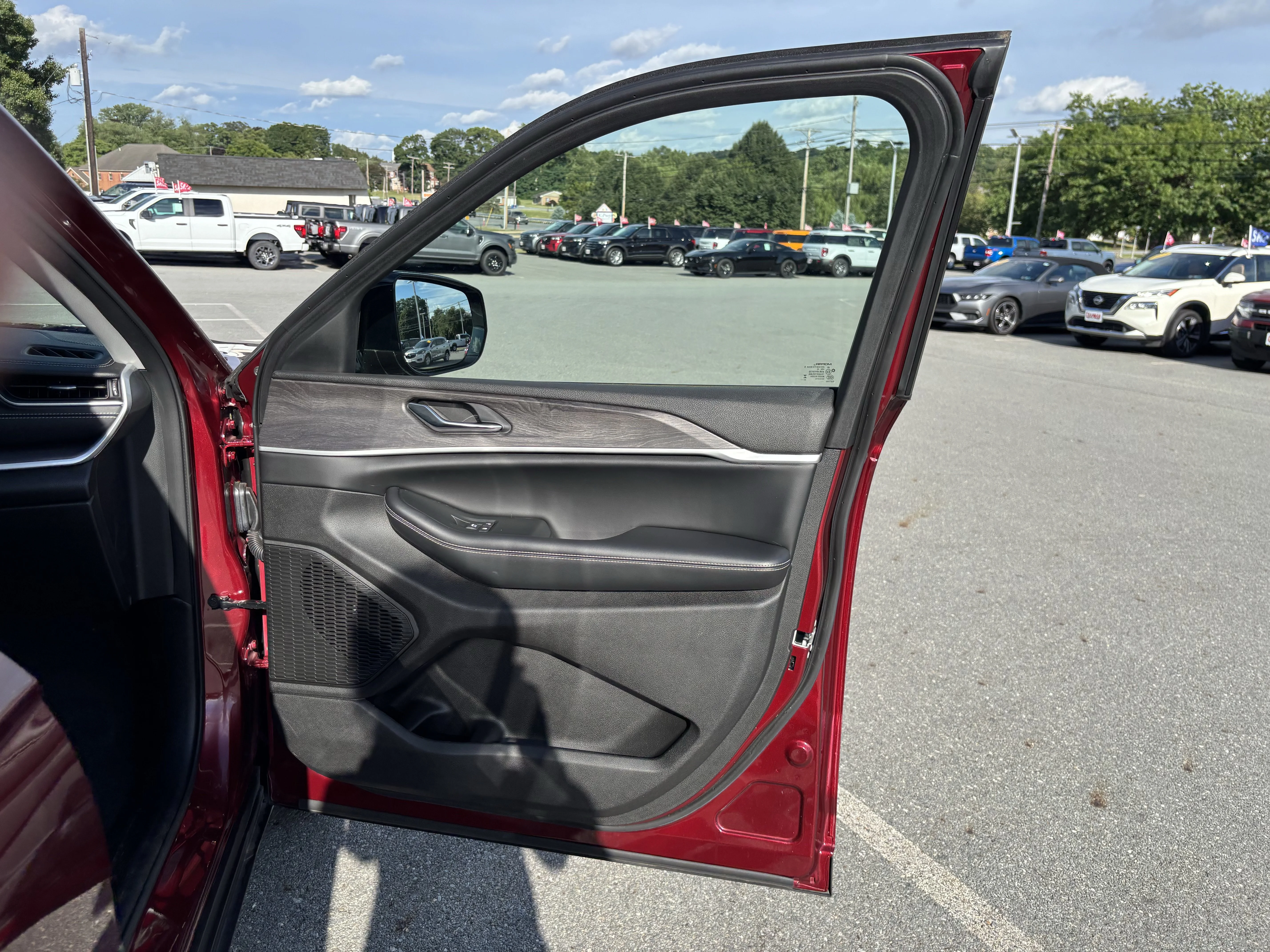 Used 2024 Velvet Red Pearlcoat Jeep Limited image 41