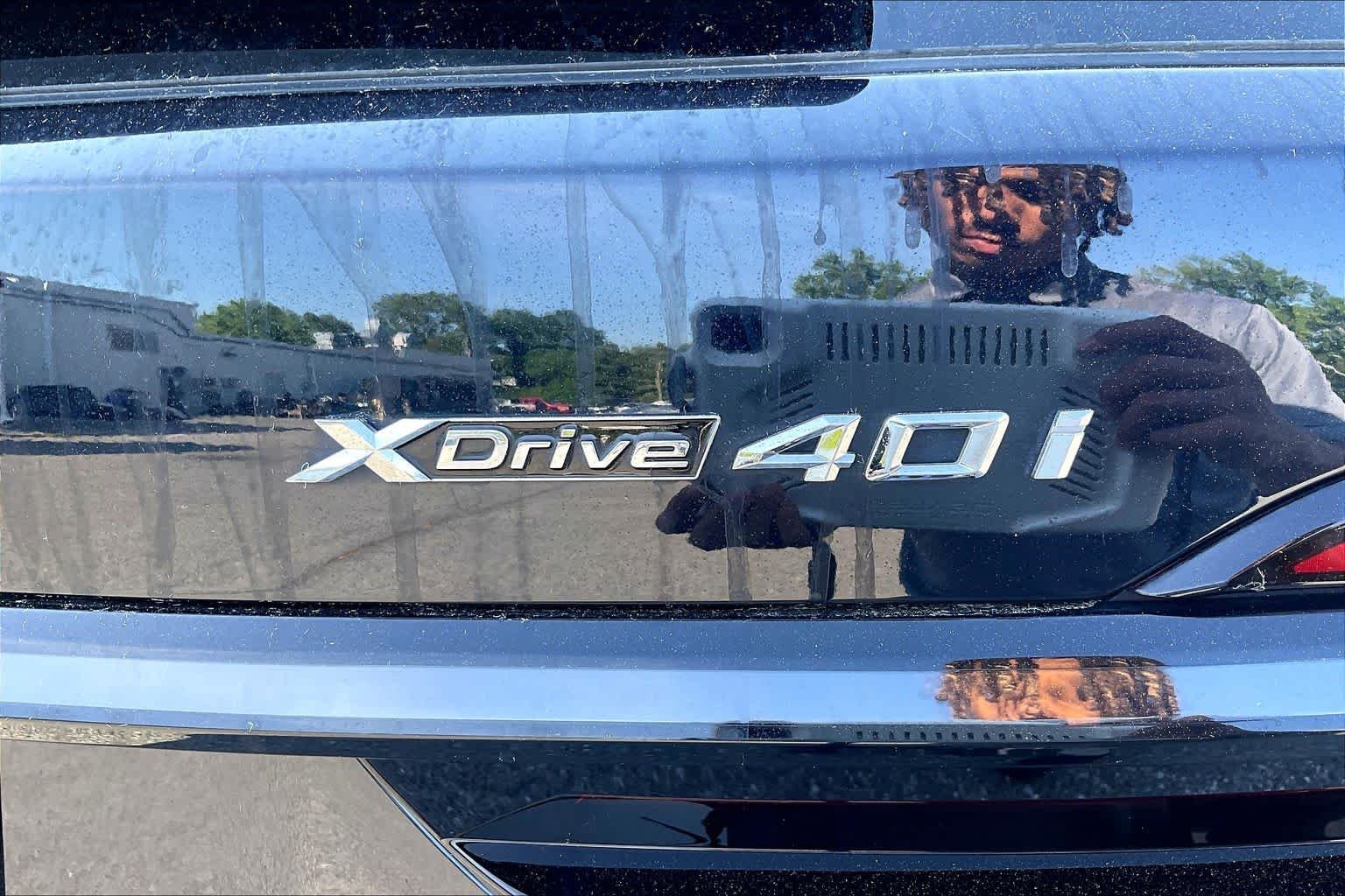 Used 2025 Carbon Black Metallic BMW xDrive40i image 9