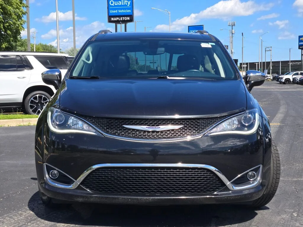 Used 2020 Black Chrysler Limited image 4