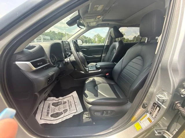 2023 Toyota Highlander XLE - Photo 13