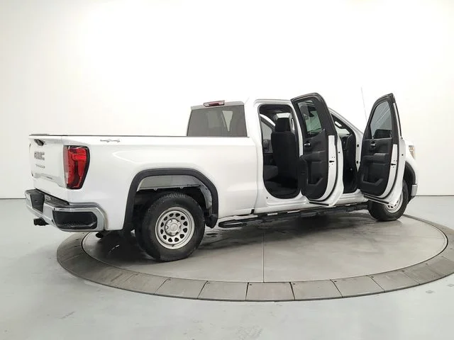 Used 2021 White GMC Base image 15