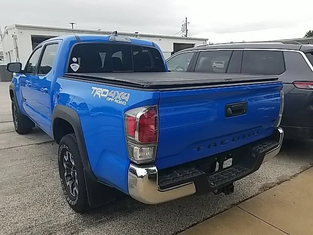 Used 2020 Blue Toyota SR5 image 15