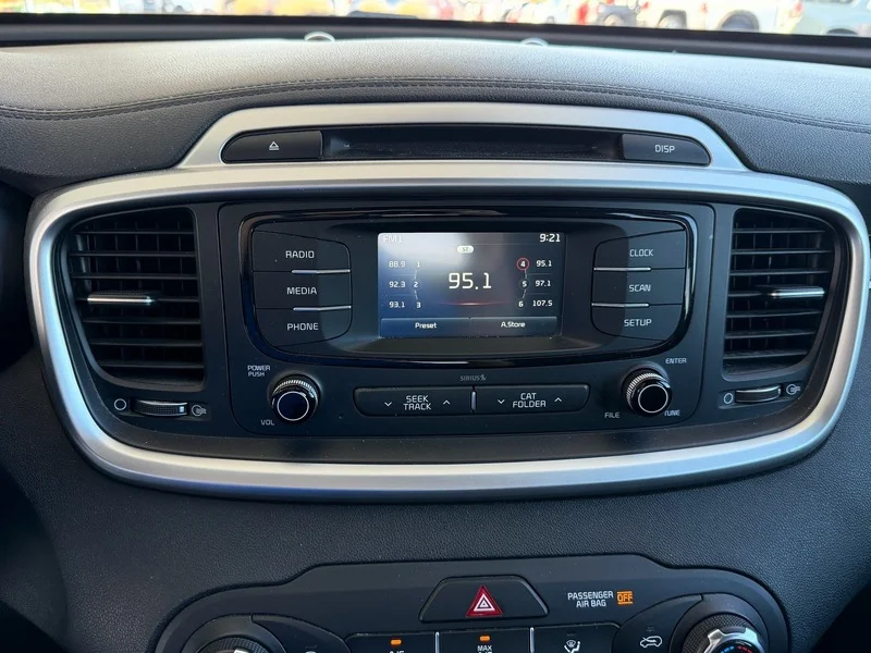 Used 2018 Titanium Silver Kia LX V6 image 10