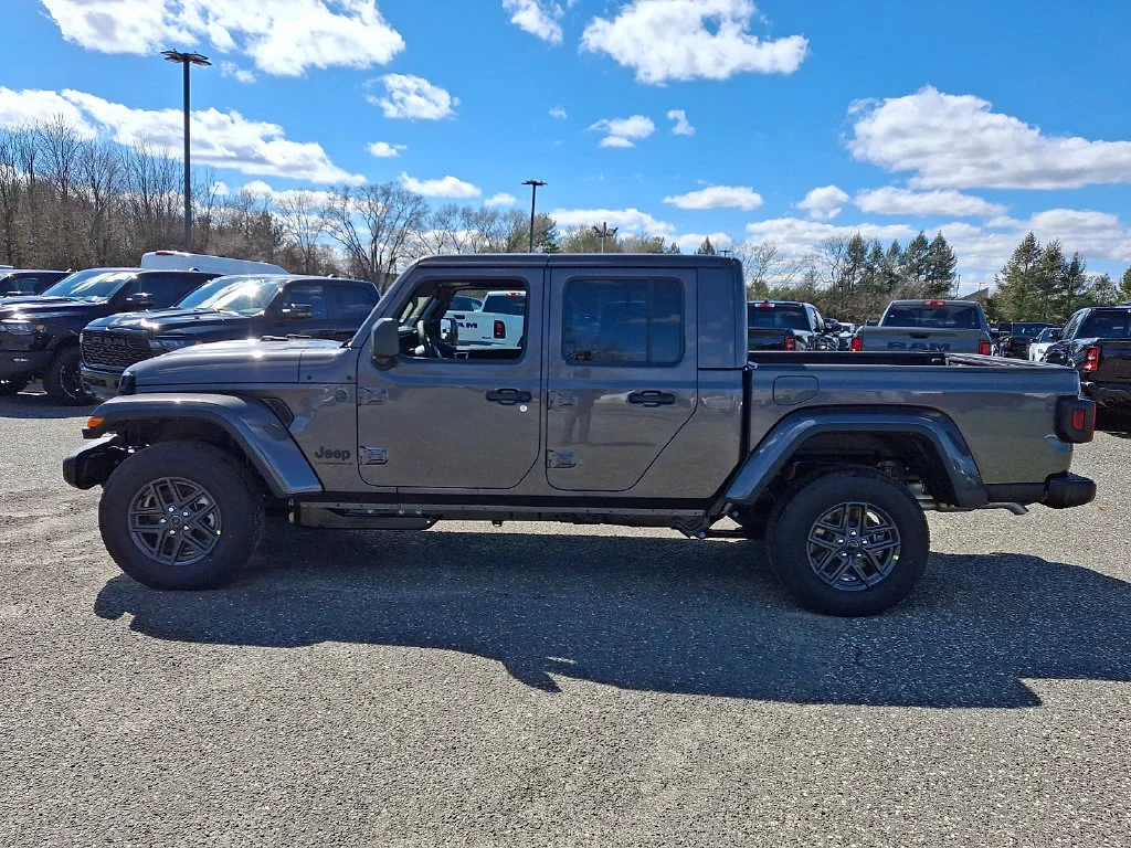 New 2026 Granite Crystal Metallic Clear-Coat Exterior Paint Jeep Sport S image 5