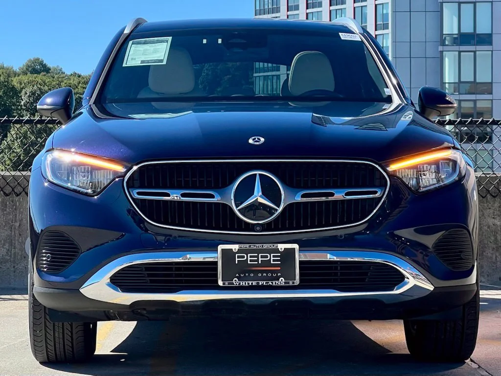 Certified Used 2024  Mercedes-Benz GLC 300 image 3
