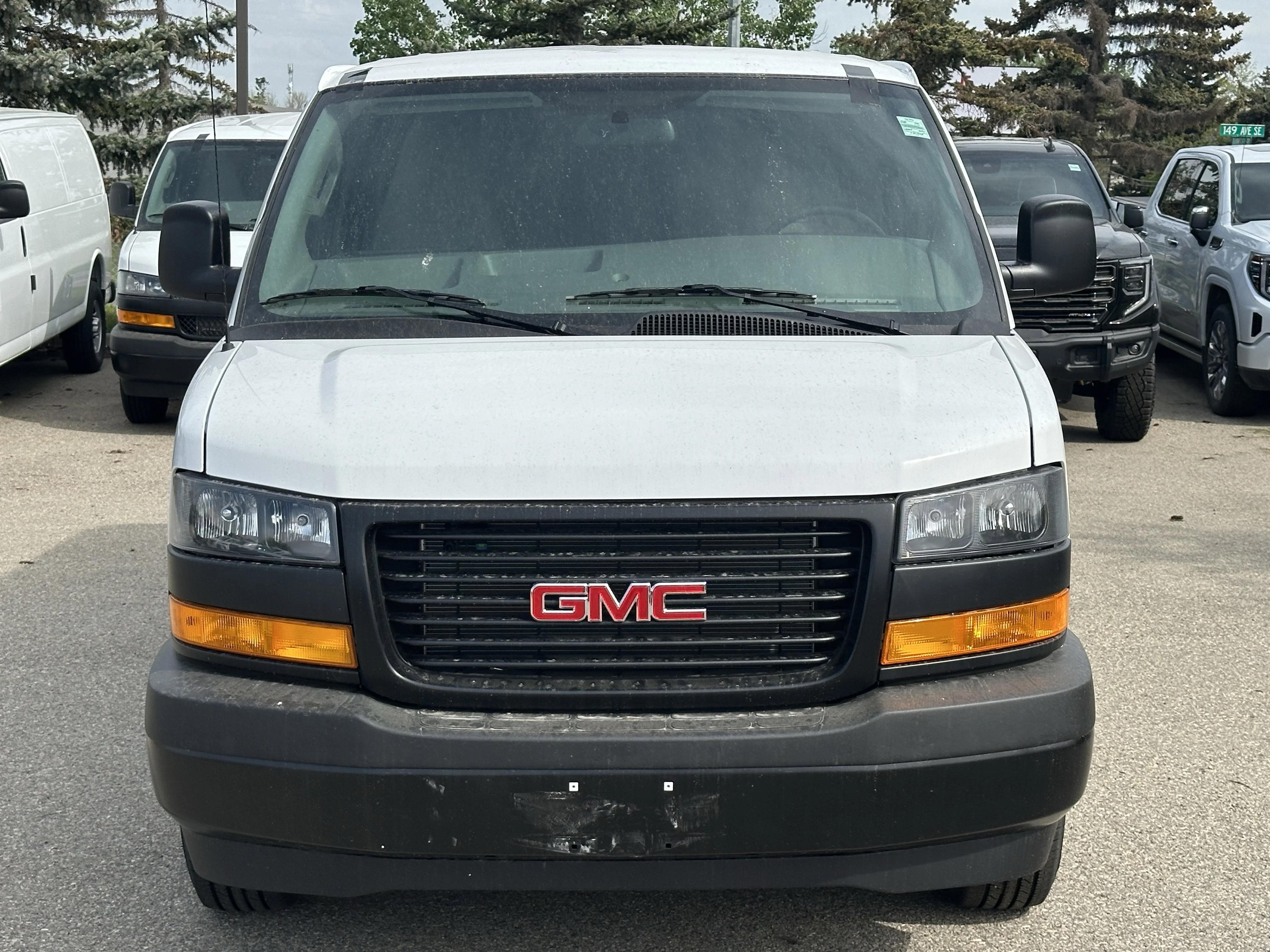 New 2026 Summit White GMC RWD 3500 135 image 2