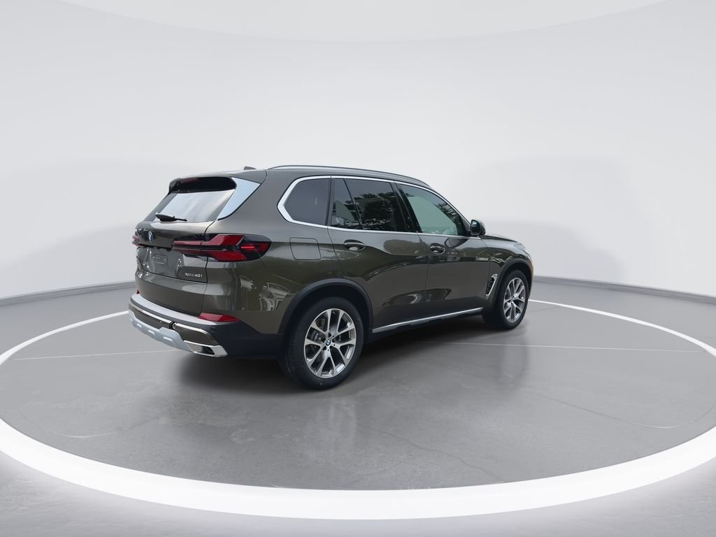 New 2026 Manhattan Green Metallic BMW xDrive40i image 3