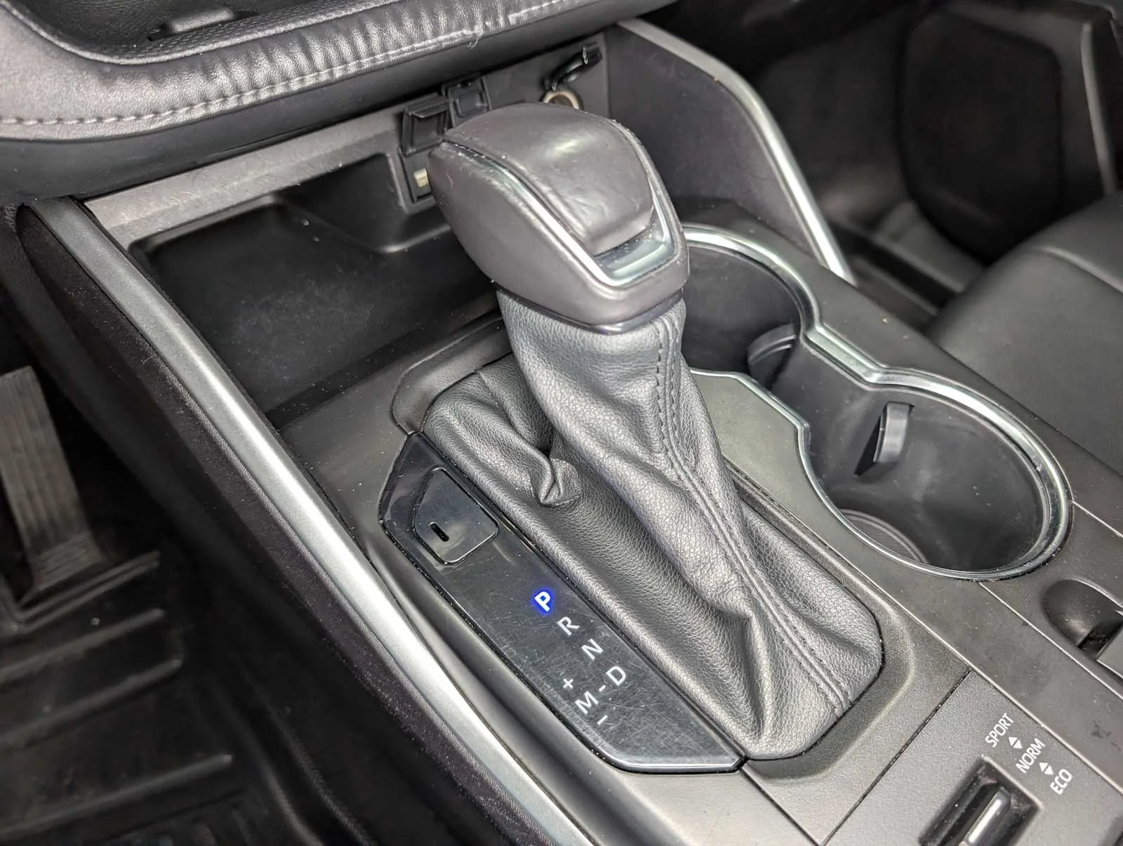 Used 2021 Magnetic Gray Metallic Toyota XLE image 33