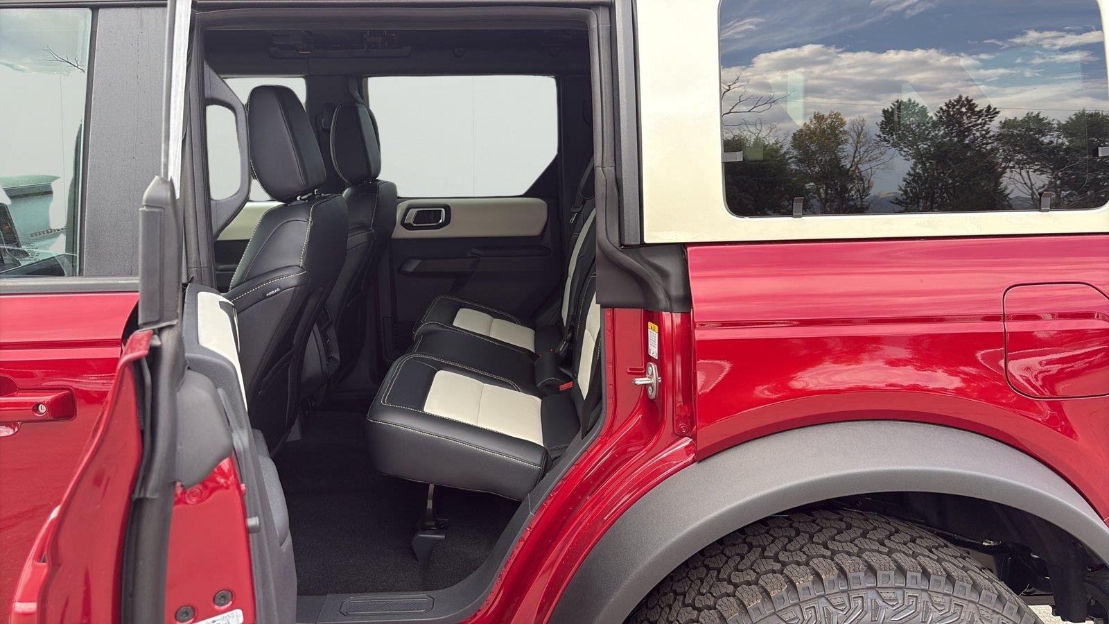 New 2026 Ruby Red Metallic Tinted Clearcoat Ford Outer Banks image 9
