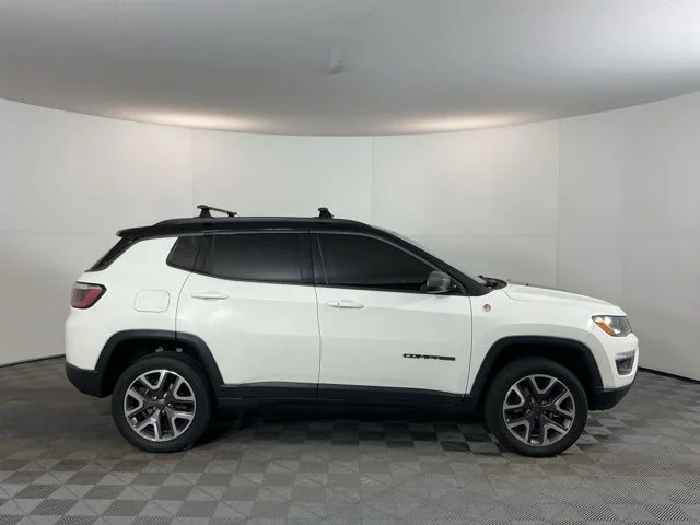 Used 2018 White Clearcoat Jeep Trailhawk image 4
