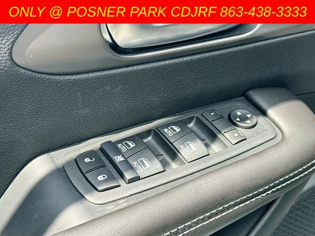 New 2027 Diamond Black Crystal Pearl-Coat Exterior Paint Chrysler  image 18