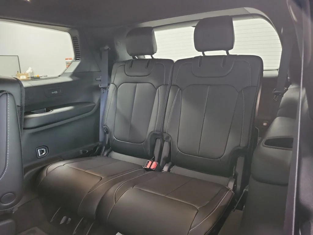 New 2025 Velvet Red Pearl-Coat Exterior Paint Jeep Limited image 13