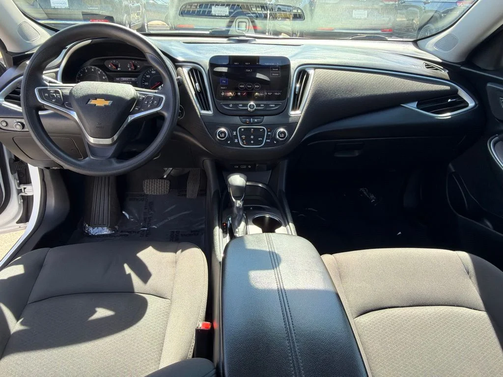 Used 2022 White Chevrolet LT image 24