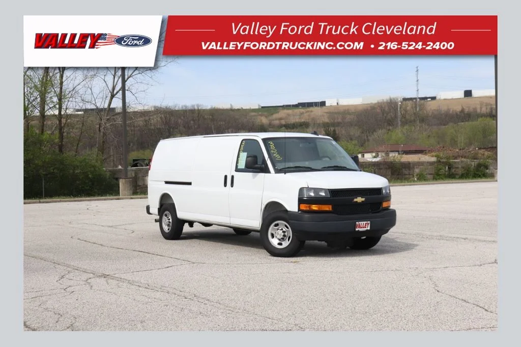 2025 Chevrolet Express 2500 Extended Work Van HD's photo