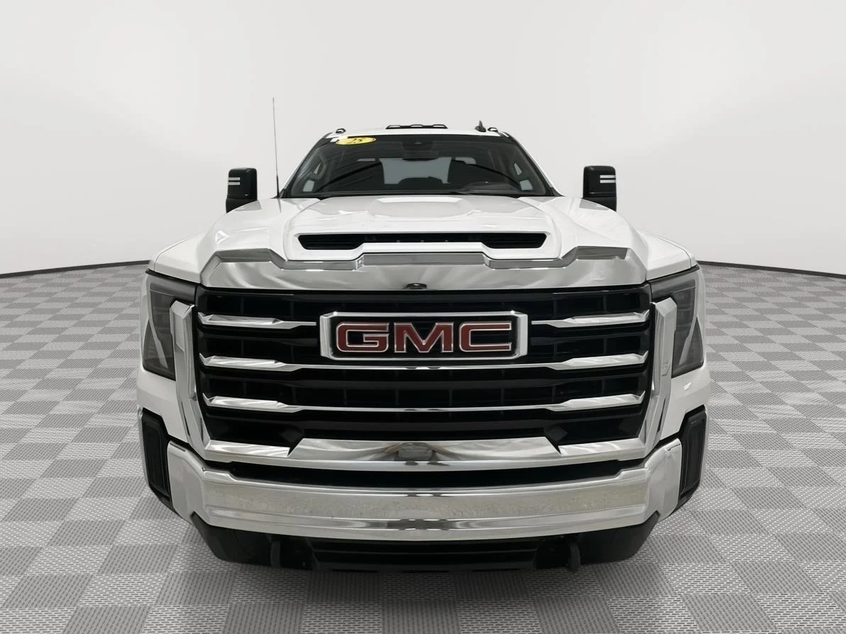 Used 2025 Summit White GMC SLE image 8