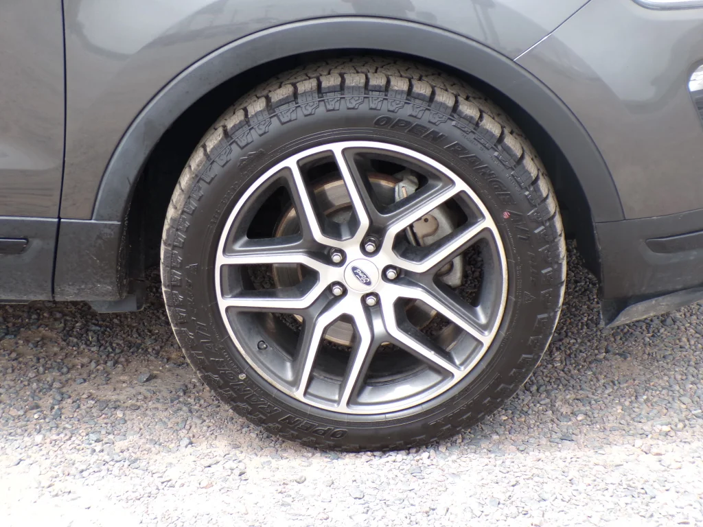 Used 2018 Magnetic Metallic Ford Sport image 5