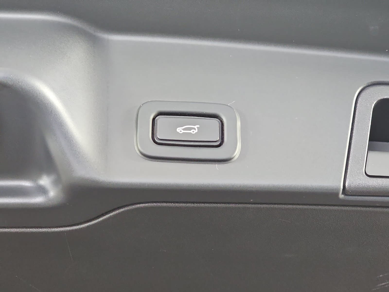 Used 2021 Red Land Rover S image 13