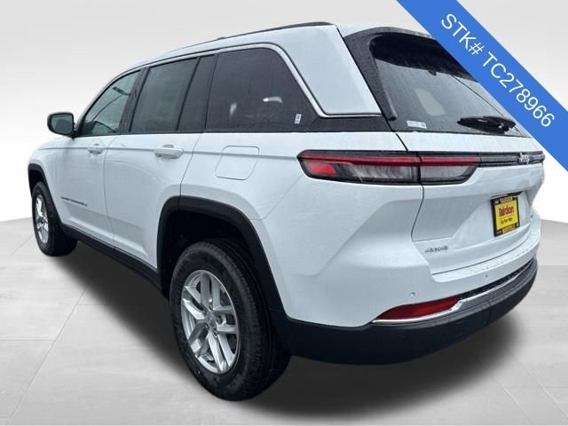 New 2026 Bright White Clear-Coat Exterior Paint Jeep Laredo image 5