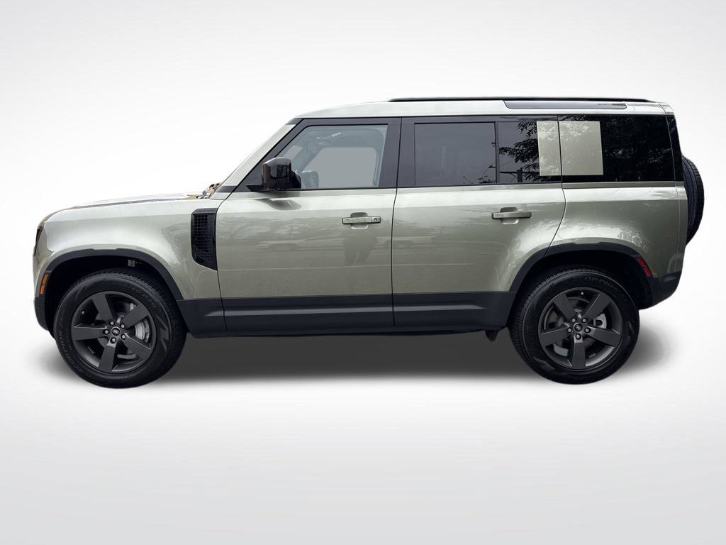 Used 2025 Green Land Rover S image 8