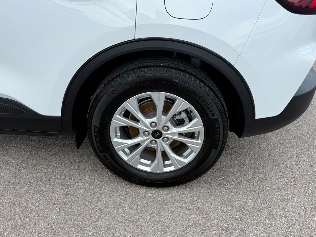 Used 2023 Oxford White Ford Active image 41