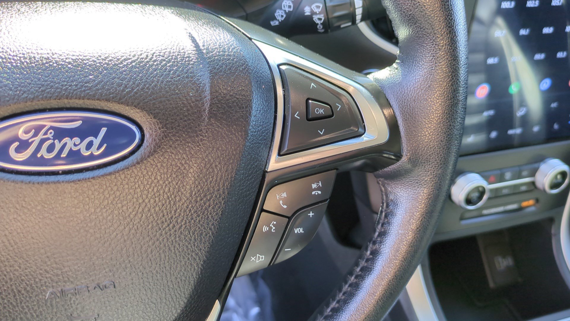 Used 2024 Oxford White Ford SEL image 17