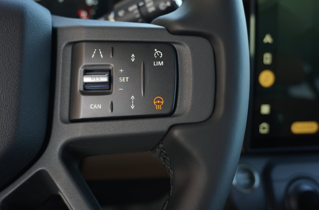 New 2026 Woolstone Green Land Rover X-Dynamic SE image 17