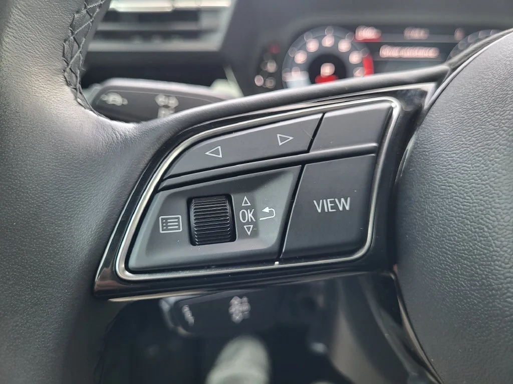 Used 2022 White Audi  image 17