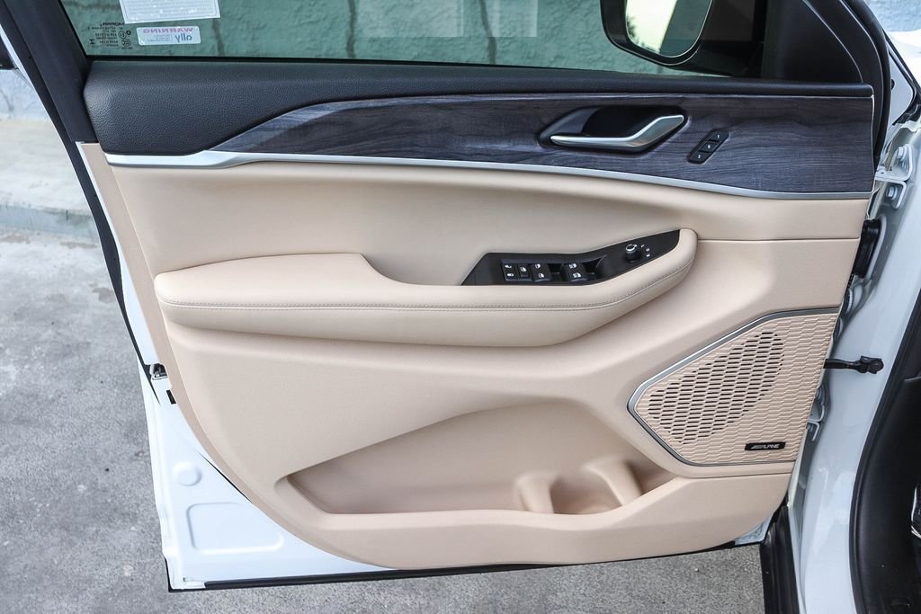 Used 2023 Bright White Clearcoat Jeep Limited image 24