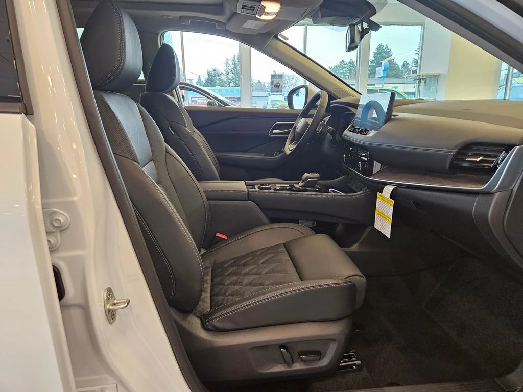 New 2026 Everest White Pearl TriCoat Nissan Platinum image 24