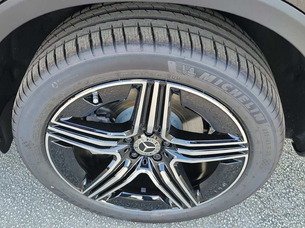 New 2027 Graphite Grey Metallic Mercedes-Benz GLC 300 image 7