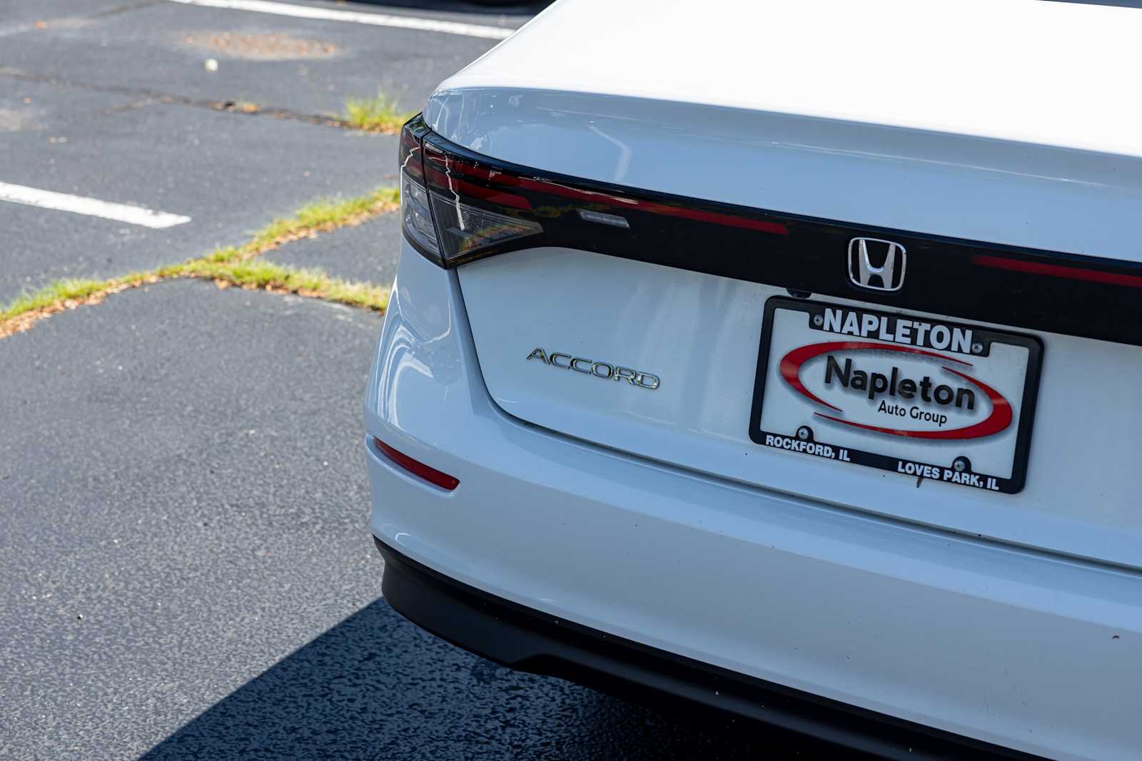 Used 2024 Platinum White Pearl Honda LX image 29