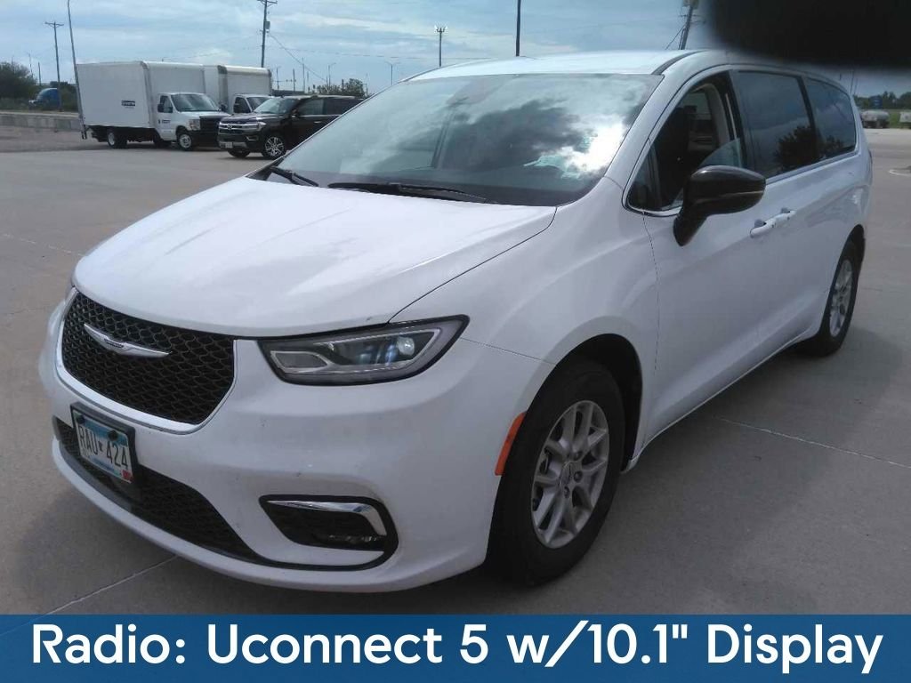 Used 2024 White Chrysler Touring L image 5