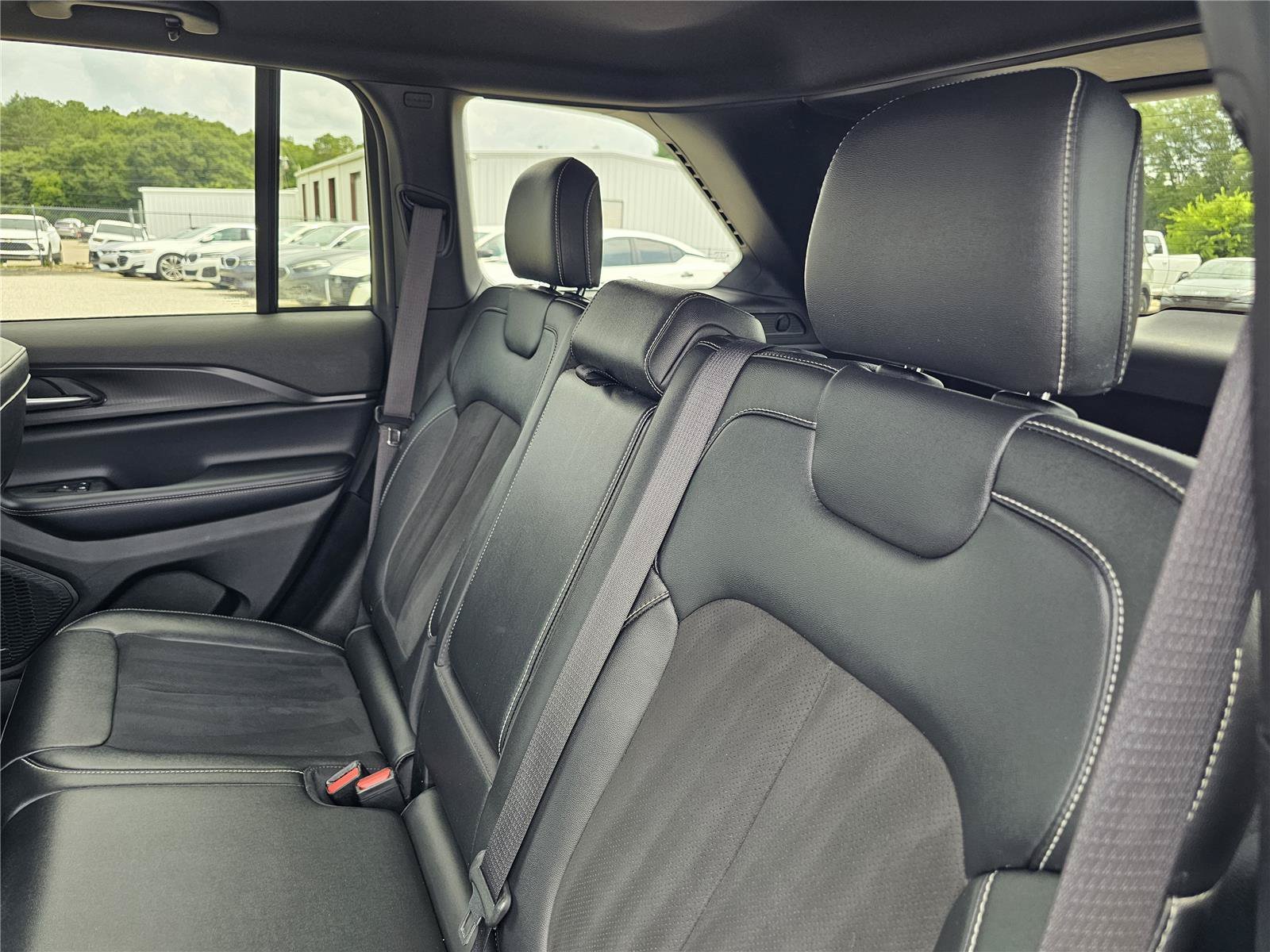 Used 2024 Silver Zynith Jeep Altitude image 32