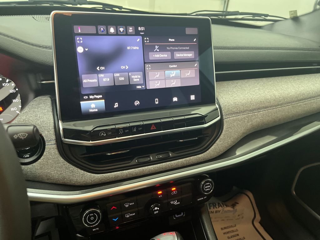 Used 2024 White Jeep Latitude image 20
