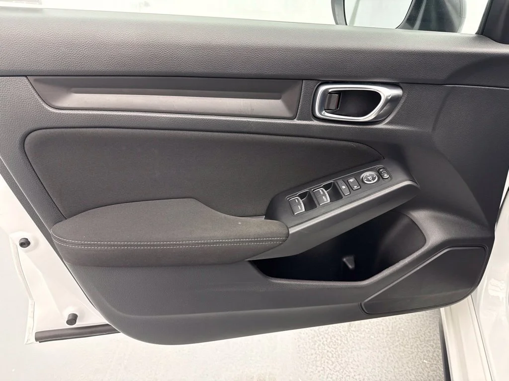 2024 Honda Civic SPORT Hatchback Slide 16