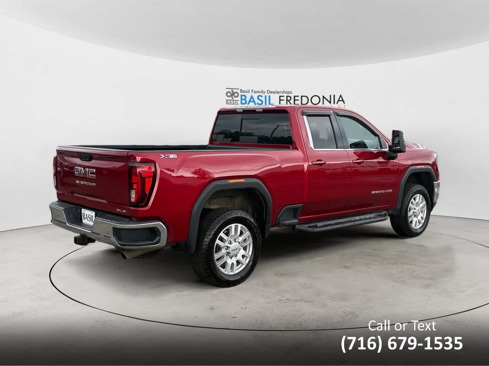 Used 2022 Cayenne Red Tintcoat GMC SLE image 10