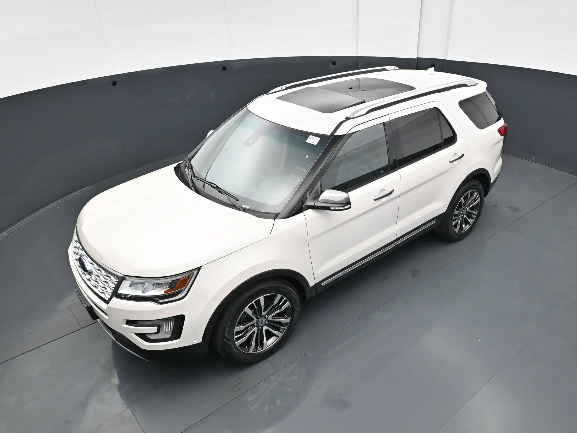 Used 2017  Ford Platinum image 39