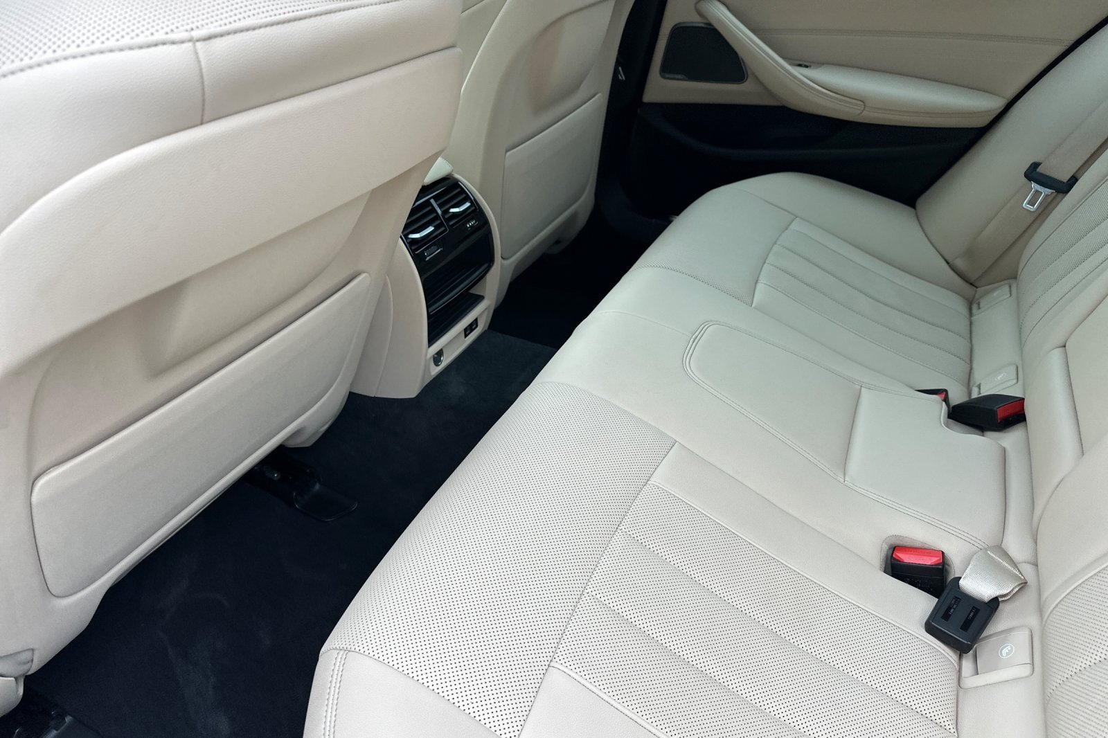 Used 2023 Mineral White Metallic BMW 530i image 11