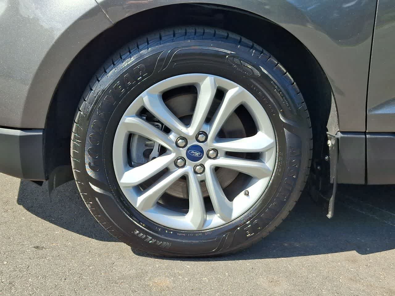 Used 2020 Magnetic Metallic Ford SEL image 29