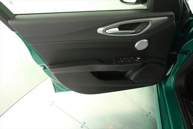 New 2025 Verde (Green) Fangio MetallicExterior Paint Alfa Romeo  image 45