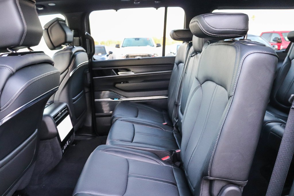 New 2026 Black Jeep Summit Obsidian image 22