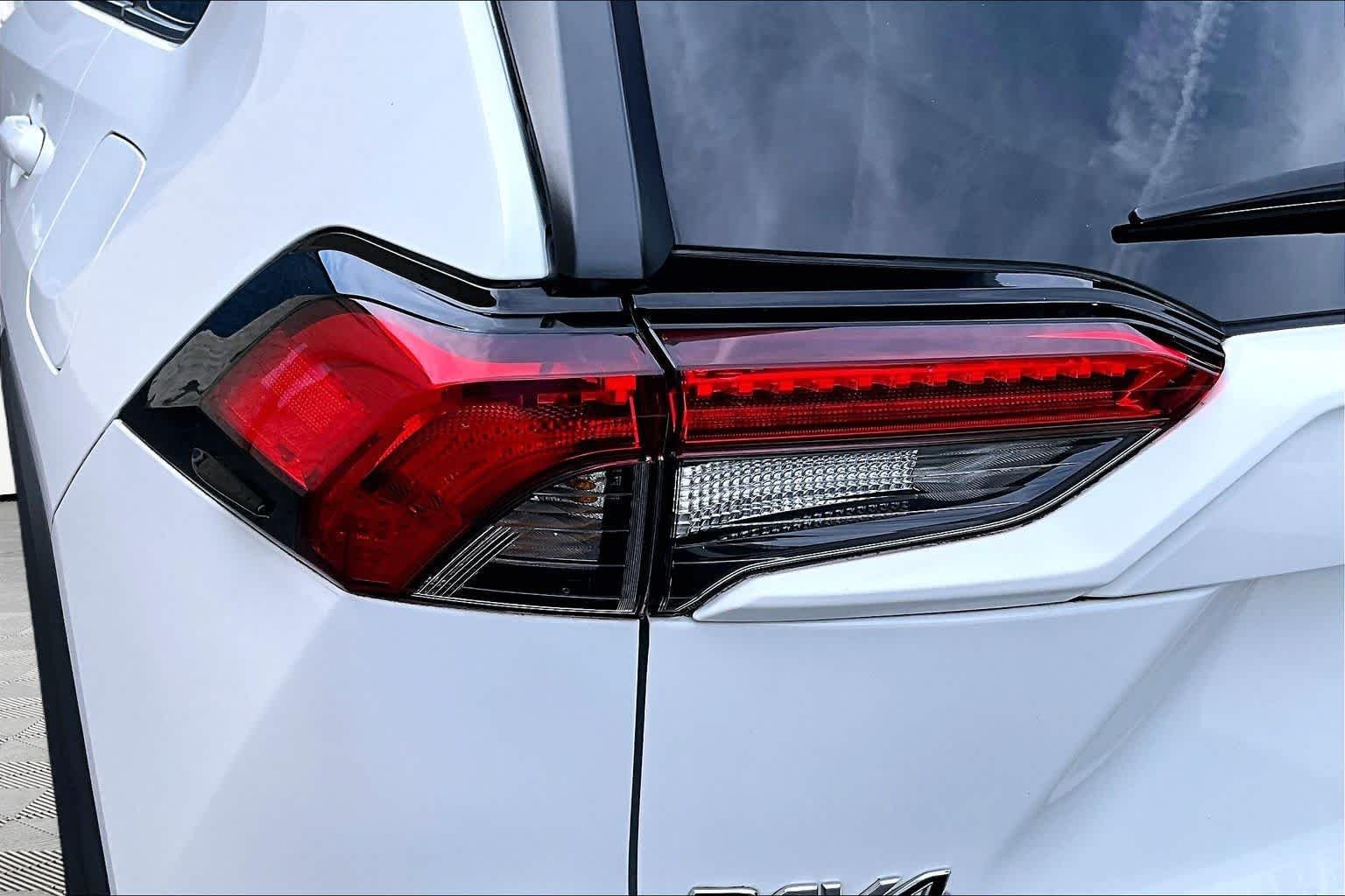 Used 2023 Ice Cap Toyota LE image 29
